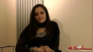 indian sexy babe jasmine playing with her bigtits and pussy