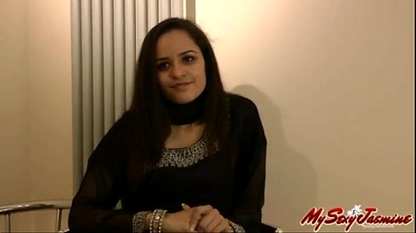 indian sexy babe jasmine playing with her bigtits and pussy